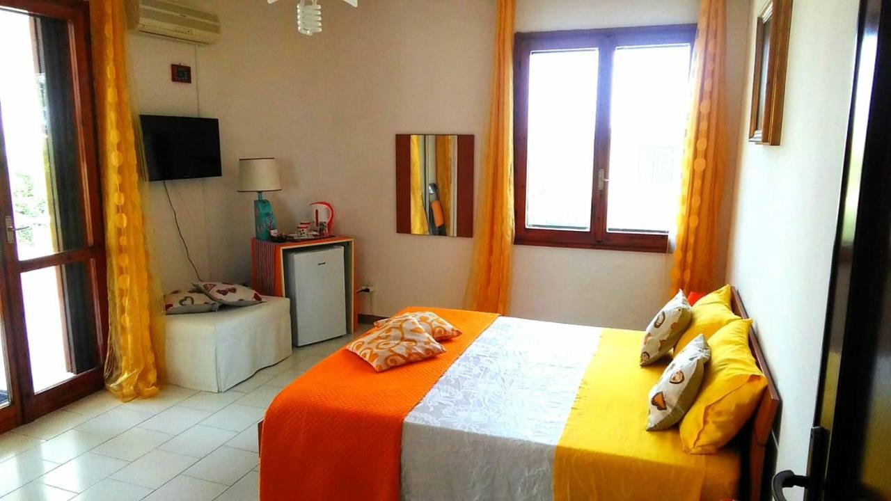 B&B Da Sissi La Maddalena  Экстерьер фото
